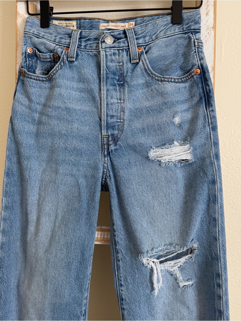 Levi's Ribcage Straight Ankle Light Wash 24